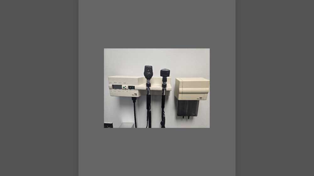 Wall-mounted otoscope and ophthalmoscope Wall-mounted otoscope and ophthalmoscope