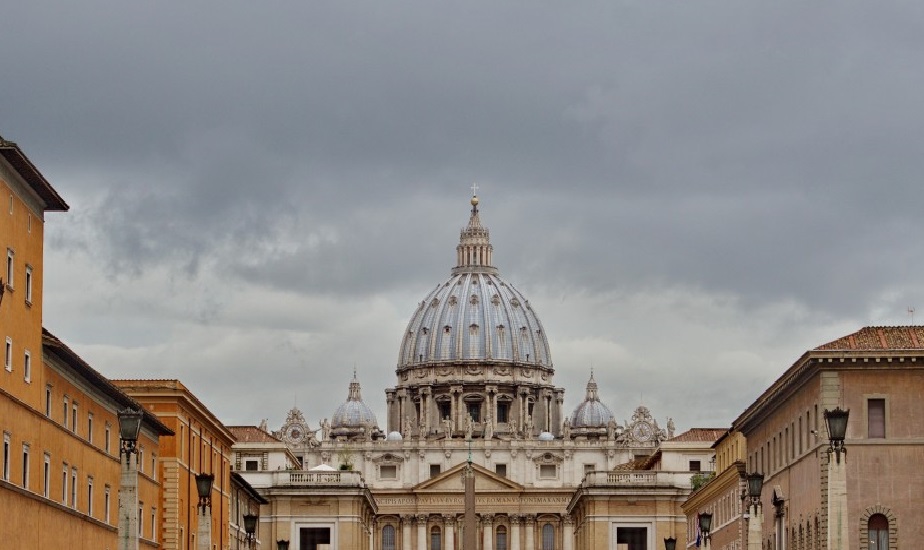 Saint Peter's Basilica on a cloudy day. Saint Peter's Basilica on a cloudy day.