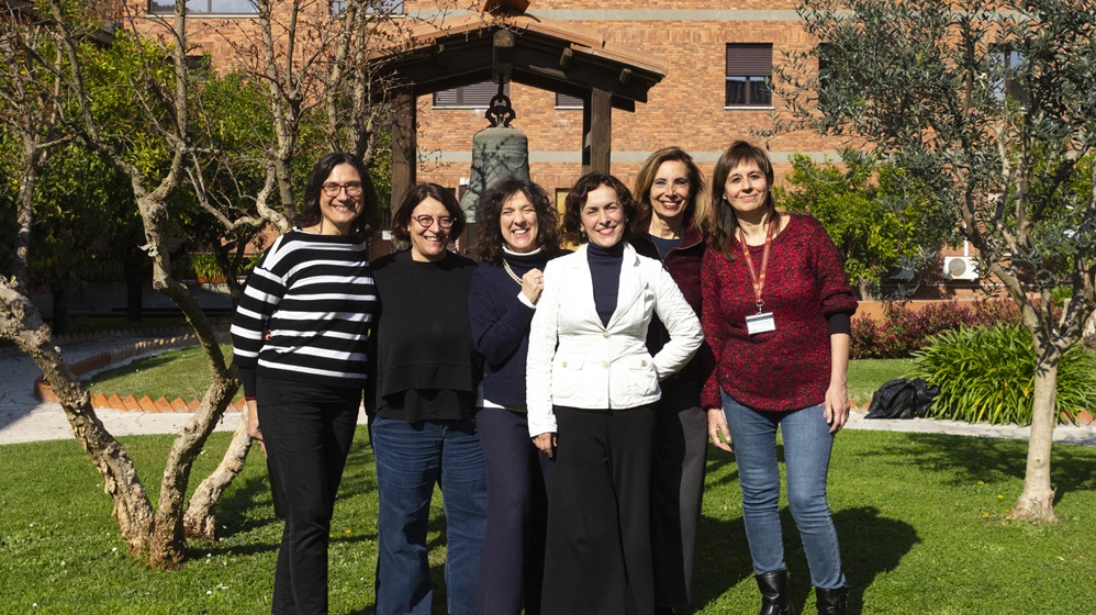 Italian instructors on campus_1000x560 Italian instructors on campus_1000x560