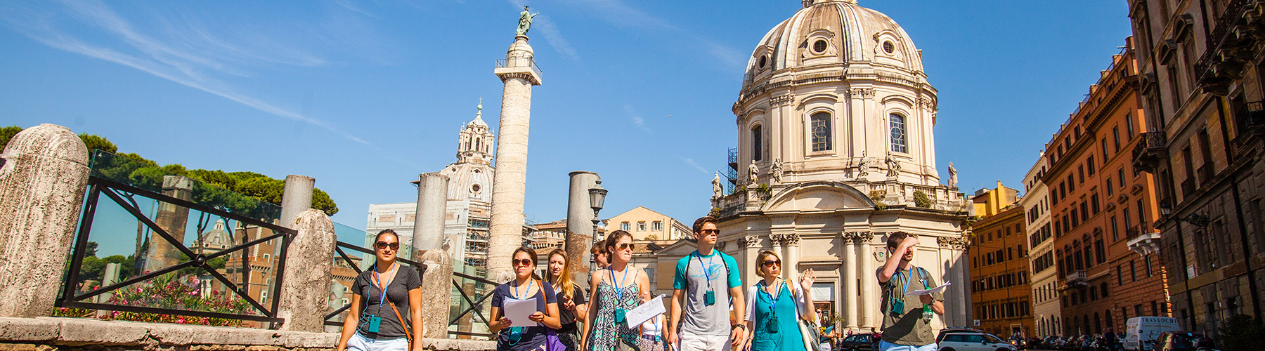 Students walking through Rome