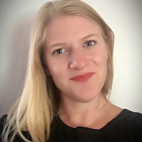 Head Shot of Gretchen Cusik
