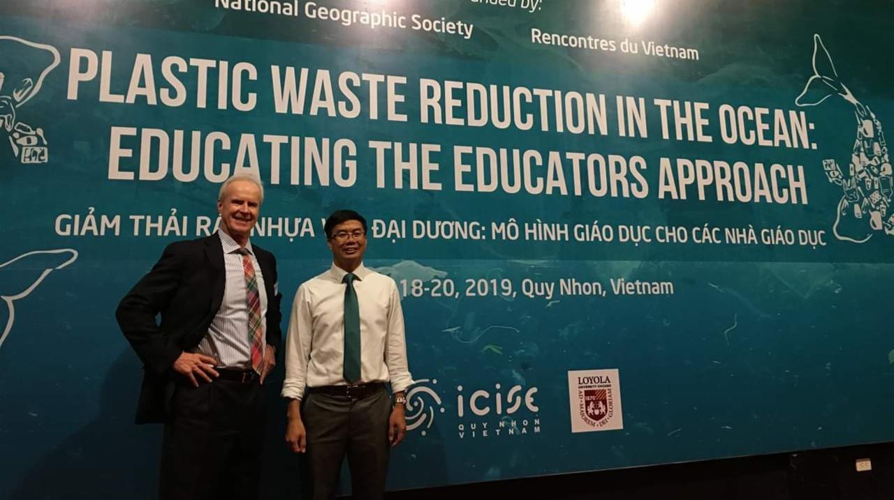 Professor helps organize Vietnamese conference on marketing and sustainability