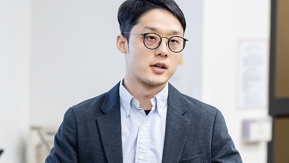 Yuxiao Rain Luo engages with students as he teaches in the classroom.
