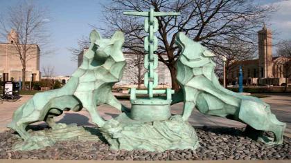 Los Lobos de Loyola statue: Wolf and Kettle Day: Loyola University Chicago