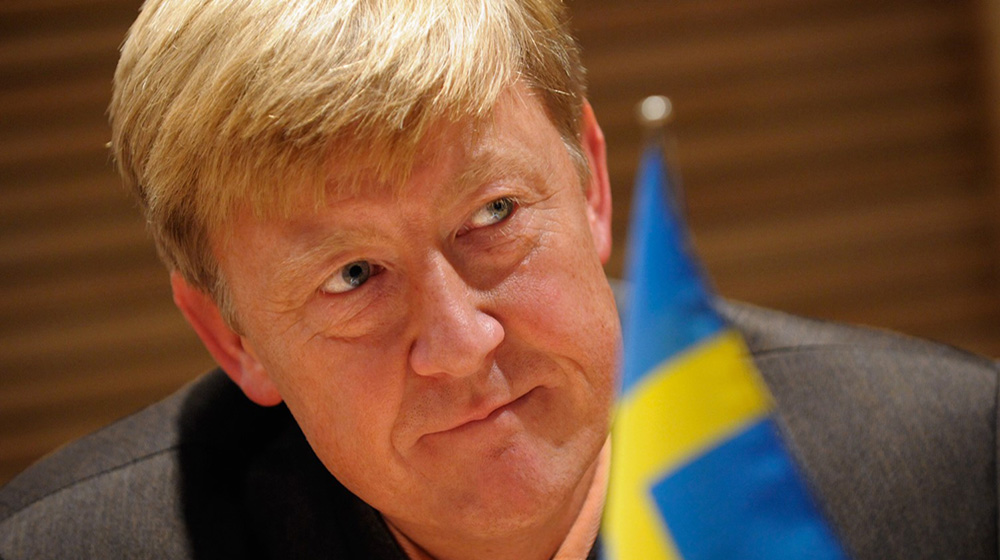 From 2006-2011 Carlgren served as the Swedish Minister for the Environment. Throughout his term, he helped Sweden reduce emissions by almost 40 percent through investment in renewables and the green car industry.