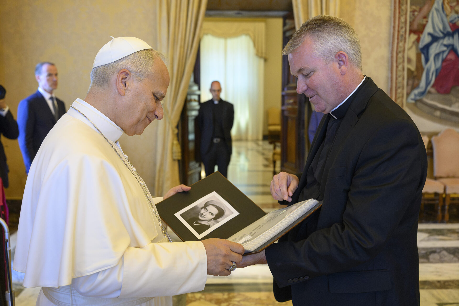 Pope Leo receives gift from Fr. Tom Neitzke on June 25, 2026